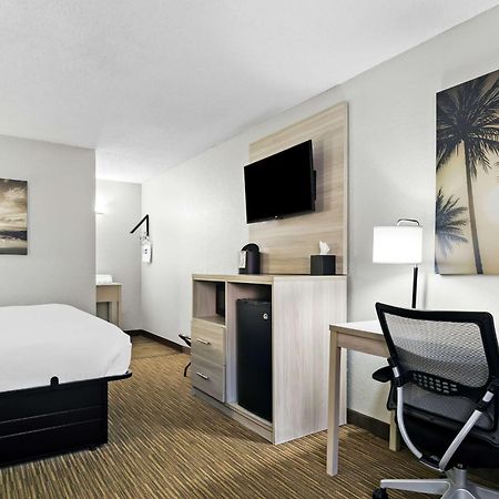 Best Western The Oasis At Joplin Bagian luar foto
