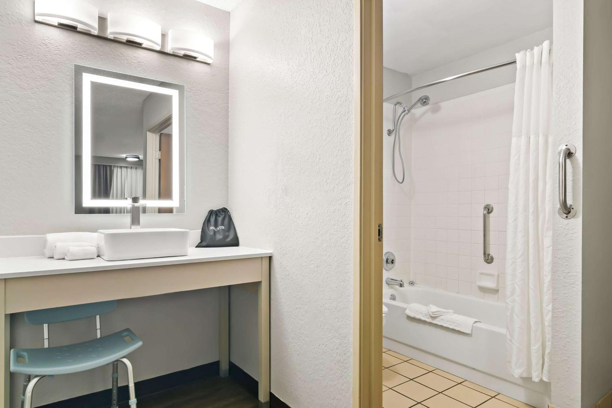 Best Western The Oasis At Joplin Bagian luar foto